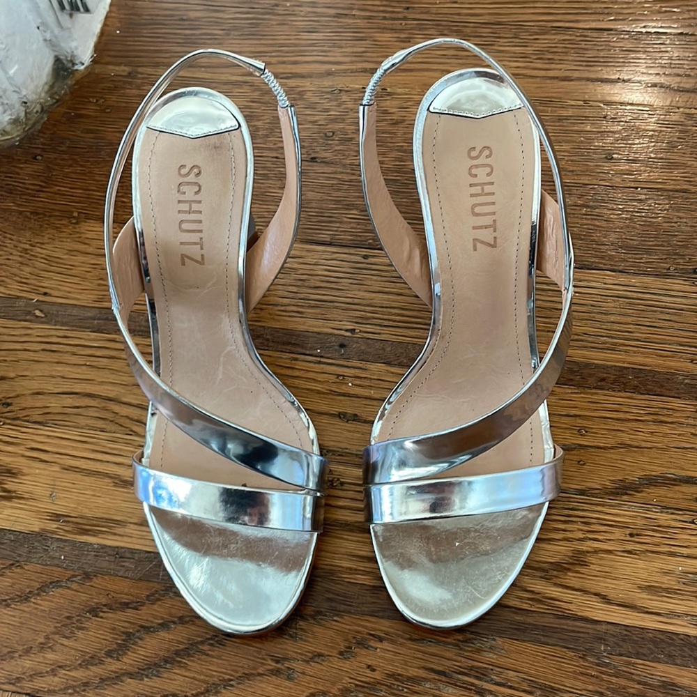 Schutz 7.5 silver heel
